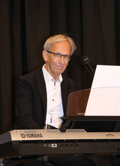 Herr Dietzel sorgte fr die Begleitmusik 